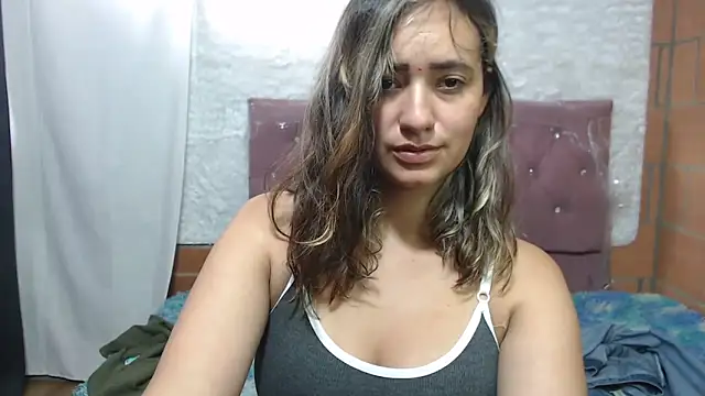 Snapshot of annie_clark2 chatting on 12/21/25, 09:22 annie clark2 online show from 12/21/25, 09:22