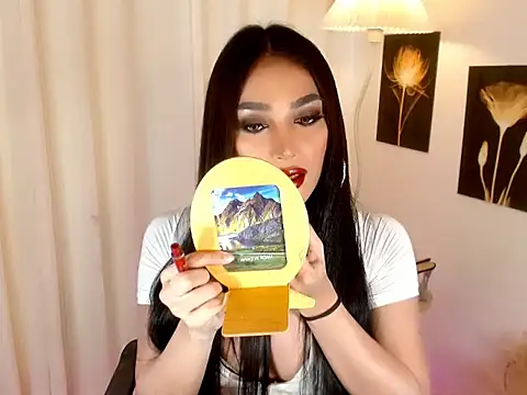 Snapshot of Brilliance_Goddess chatting on 12/15/25, 06:50 Brilliance Goddess online show from 12/15/25, 06:50