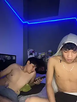 Kailertwink online show from 06/03/26, 11:43