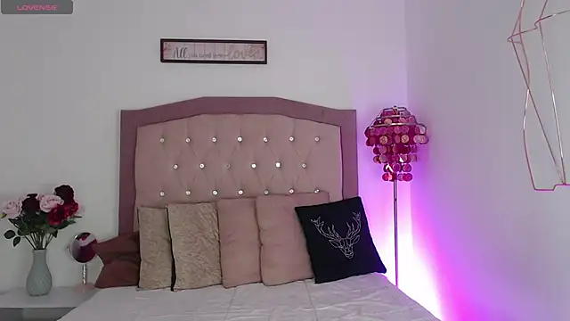 Snapshot of AmelieAndAce chatting on 10/06/25, 12:35 AmelieAndAce online show from 10/06/25, 12:35