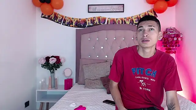 Snapshot of AmelieAndAce chatting on 10/14/25, 12:50 AmelieAndAce online show from 10/14/25, 12:50