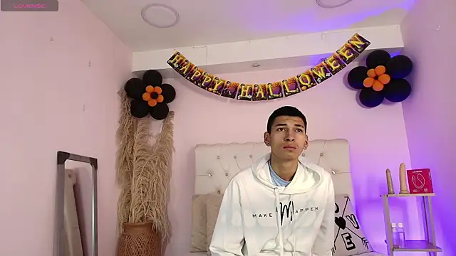 Snapshot of AmelieAndAce chatting on 10/29/25, 12:51 AmelieAndAce online show from 10/29/25, 12:51