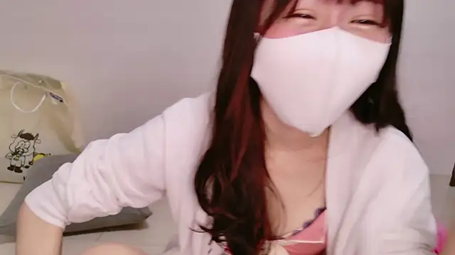 Snapshot of ena_7 chatting on 11/07/25, 04:07 ena 7 online show from 11/07/25, 04:07