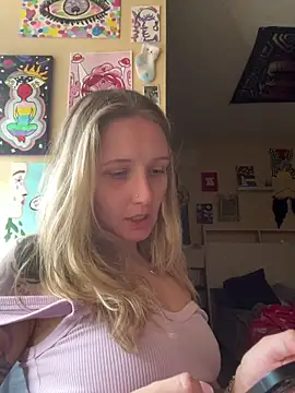 Snapshot of AutumnTides chatting on 09/10/25, 04:18 AutumnTides online show from 09/10/25, 04:18