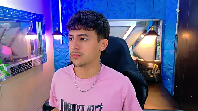 Snapshot of Alan_Del_Reyx chatting on 09/21/25, 02:02 Alan Del Reyx online show from 09/21/25, 02:02