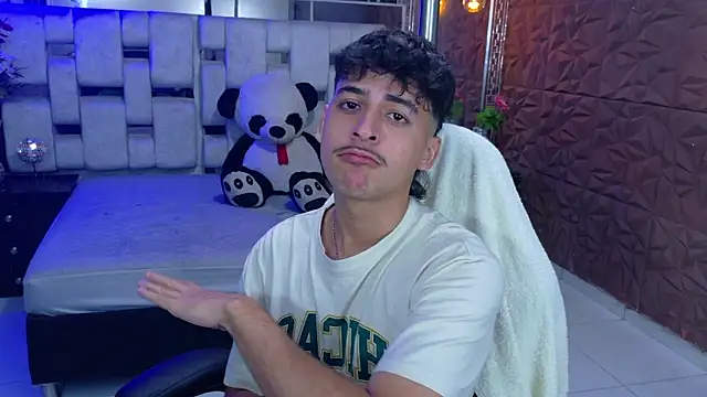 Snapshot of Alan_Del_Reyx chatting on 01/10/26, 05:42 Alan Del Reyx online show from 01/10/26, 05:42