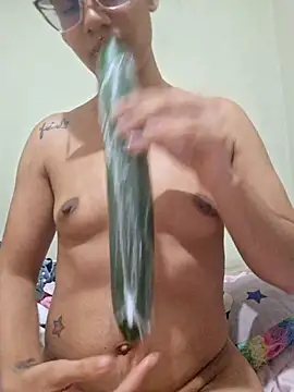 Snapshot of RavenShyfit chatting on 11/11/25, 08:53 RavenShyfit online show from 11/11/25, 08:53