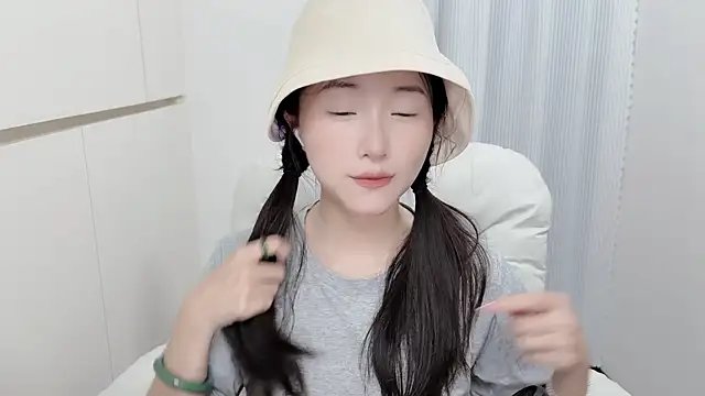 Rosalind xixi online show from 06/28/26, 12:00