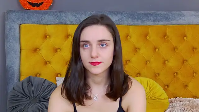 Jessica White  online show from 11/17/25, 05:02