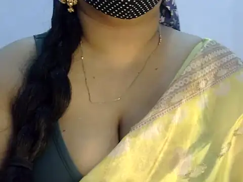 Snapshot of Siya_Akhor chatting on 10/15/25, 03:12 Siya Akhor online show from 10/15/25, 03:12