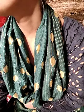 Snapshot of Indian-Aleena chatting on 09/11/25, 04:29 Indian-Aleena online show from 09/11/25, 04:29