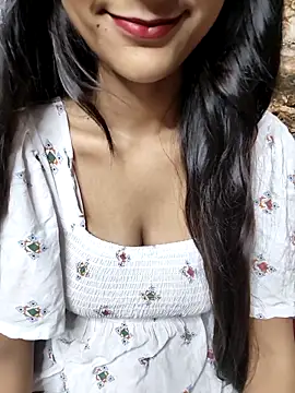 Snapshot of Indian-Aleena chatting on 10/06/25, 07:00 Indian-Aleena online show from 10/06/25, 07:00