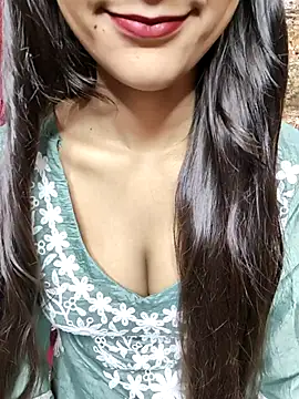 Snapshot of Indian-Aleena chatting on 10/13/25, 05:07 Indian-Aleena online show from 10/13/25, 05:07