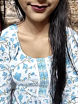 Snapshot of Indian-Aleena chatting on 10/17/25, 07:33 Indian-Aleena online show from 10/17/25, 07:33