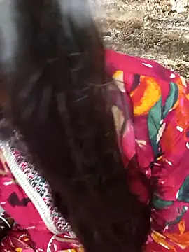 Snapshot of Indian-Aleena chatting on 10/28/25, 06:21 Indian-Aleena online show from 10/28/25, 06:21