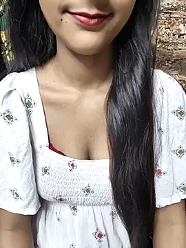 Snapshot of Indian-Aleena chatting on 10/29/25, 05:04 Indian-Aleena online show from 10/29/25, 05:04