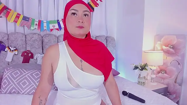 azaharaaa  online show from 06/19/26, 11:47