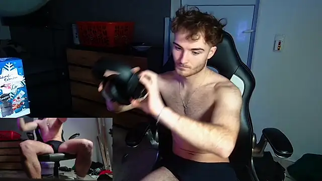 Snapshot of Rudi2007Eye chatting on 12/14/25, 04:23 Rudi2007Eye online show from 12/14/25, 04:23