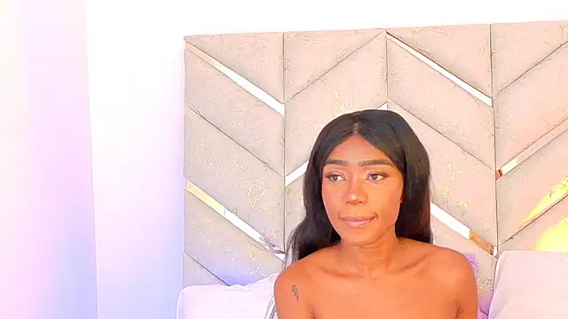 Snapshot of AlanaDoll chatting on 12/15/25, 05:39 AlanaDoll online show from 12/15/25, 05:39