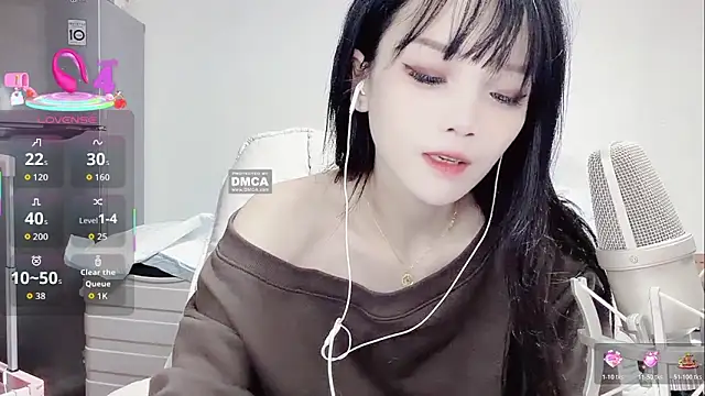 Snapshot of twlilybae chatting on 03/29/26, 03:17 twlilybae online show from 03/29/26, 03:17