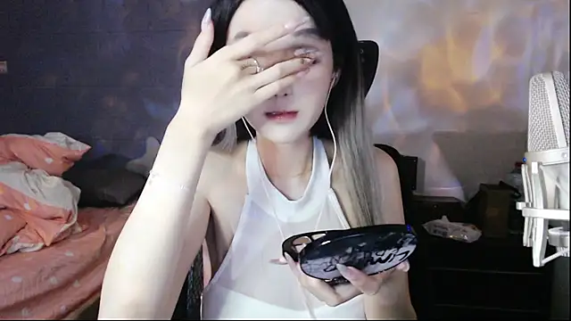 Snapshot of twlilybae chatting on 06/28/26, 08:09 twlilybae online show from 06/28/26, 08:09