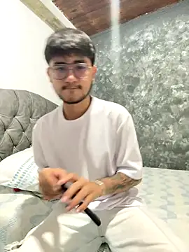 Snapshot of DanteRushh chatting on 09/29/25, 08:24 DanteRushh online show from 09/29/25, 08:24