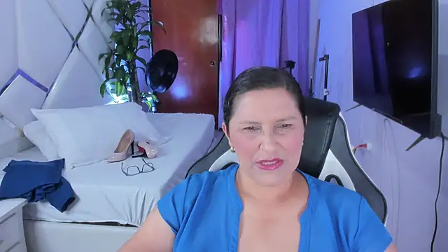 KikaDuque online show from 11/11/25, 07:14