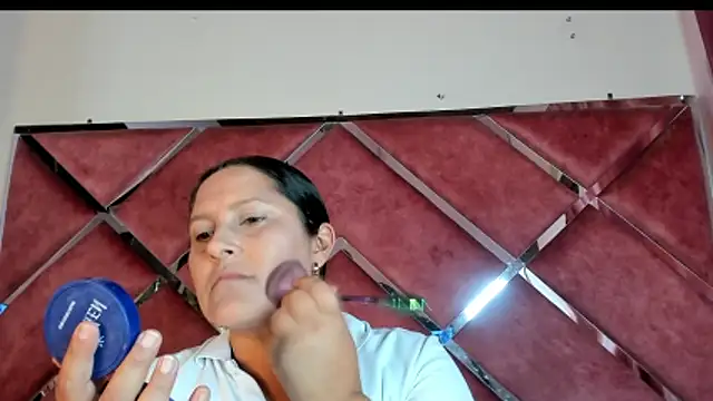 KikaDuque online show from 06/18/26, 07:29