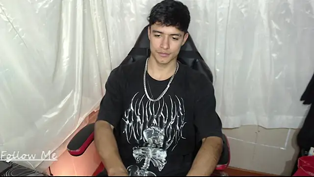 Snapshot of jacobbiker chatting on 12/05/25, 04:43 jacobbiker online show from 12/05/25, 04:43