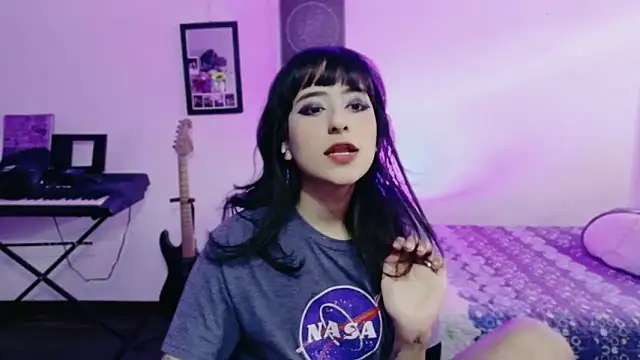 Snapshot of atenea_dragon__ chatting on 03/15/26, 07:20 atenea dragon online show from 03/15/26, 07:20