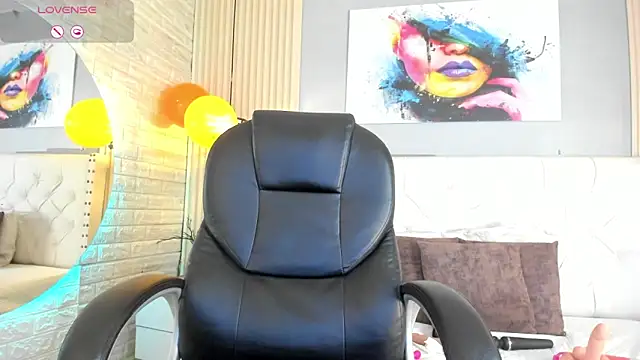 scarletbaker  online show from 04/27/26, 12:52