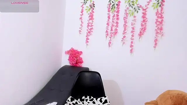 scarletbaker  online show from 05/09/26, 02:11