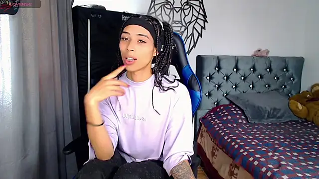 Snapshot of Sweet-Cris chatting on 09/19/25, 02:40 Sweet-Cris online show from 09/19/25, 02:40