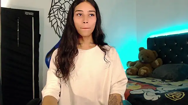 Snapshot of Sweet-Cris chatting on 11/06/25, 05:25 Sweet-Cris online show from 11/06/25, 05:25