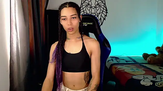 Snapshot of Sweet-Cris chatting on 11/14/25, 03:00 Sweet-Cris online show from 11/14/25, 03:00