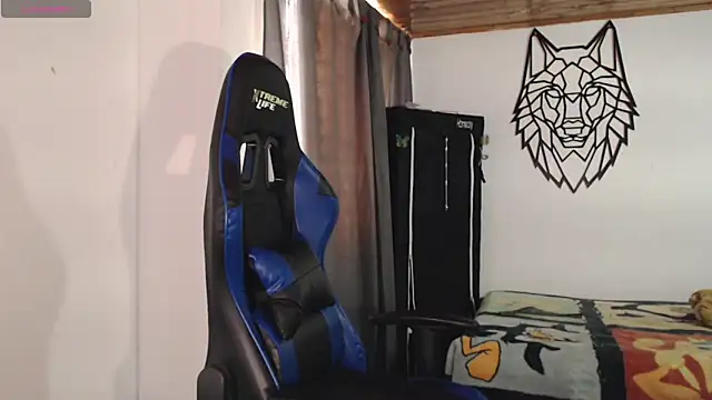 Snapshot of Sweet-Cris chatting on 11/20/25, 05:12 Sweet-Cris online show from 11/20/25, 05:12