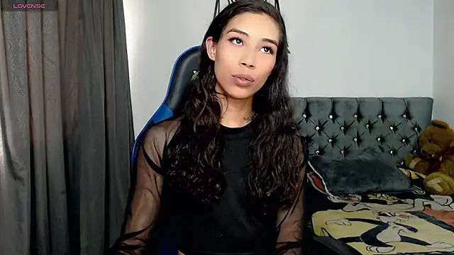 Snapshot of Sweet-Cris chatting on 12/16/25, 07:08 Sweet-Cris online show from 12/16/25, 07:08