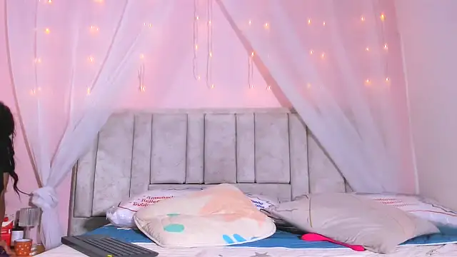 Rachellcooperrr online show from 10/03/25, 10:01