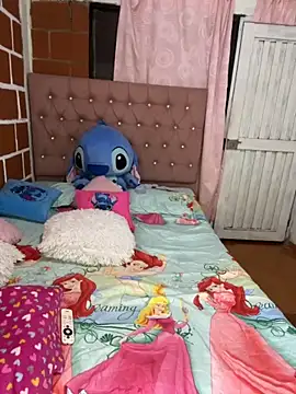 Rachellcooperrr online show from 11/18/25, 05:23