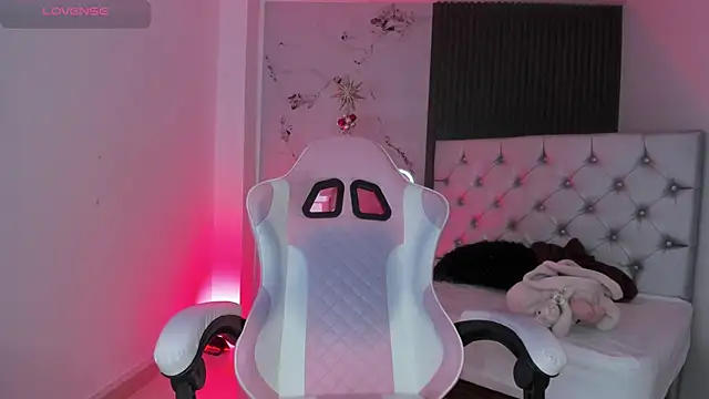 chloesagee online show from 12/13/25, 10:37