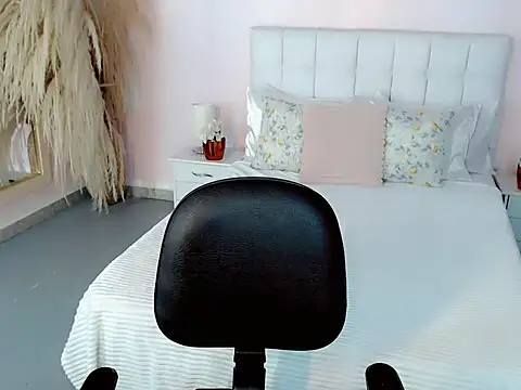 Snapshot of nathalialoes1 chatting on 10/02/25, 07:10 nathalialoes1 online show from 10/02/25, 07:10