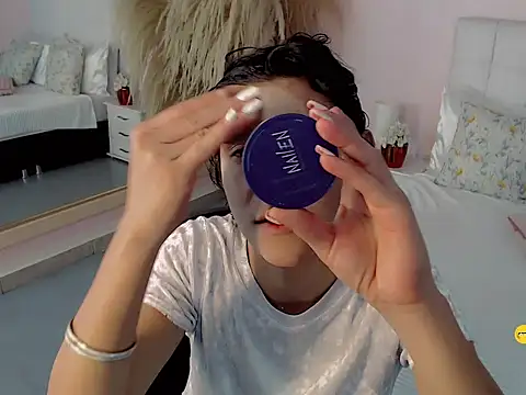 Snapshot of nathalialoes1 chatting on 10/04/25, 07:12 nathalialoes1 online show from 10/04/25, 07:12