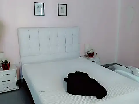 Snapshot of nathalialoes1 chatting on 10/30/25, 07:03 nathalialoes1 online show from 10/30/25, 07:03