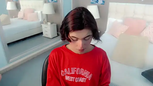 Snapshot of nathalialoes1 chatting on 11/15/25, 12:34 nathalialoes1 online show from 11/15/25, 12:34