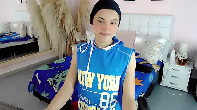 Snapshot of nathalialoes1 chatting on 11/26/25, 10:11 nathalialoes1 online show from 11/26/25, 10:11