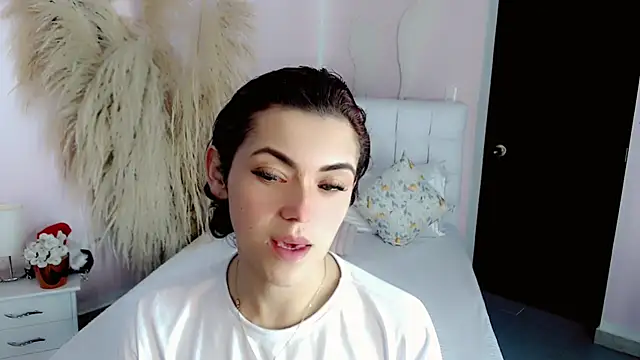 Snapshot of nathalialoes1 chatting on 12/05/25, 06:15 nathalialoes1 online show from 12/05/25, 06:15