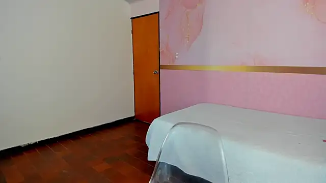 milk candy18 online show from 09/17/25, 12:18