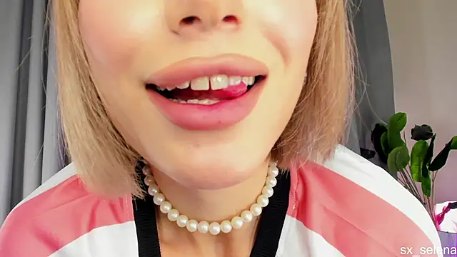 Ice Strawberry online show from 06/21/26, 02:14