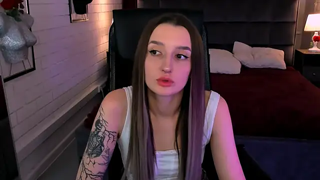 Snapshot of AliceLids chatting on 09/20/25, 01:12 AliceLids online show from 09/20/25, 01:12