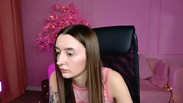 Snapshot of AliceLids chatting on 09/21/25, 01:13 AliceLids online show from 09/21/25, 01:13